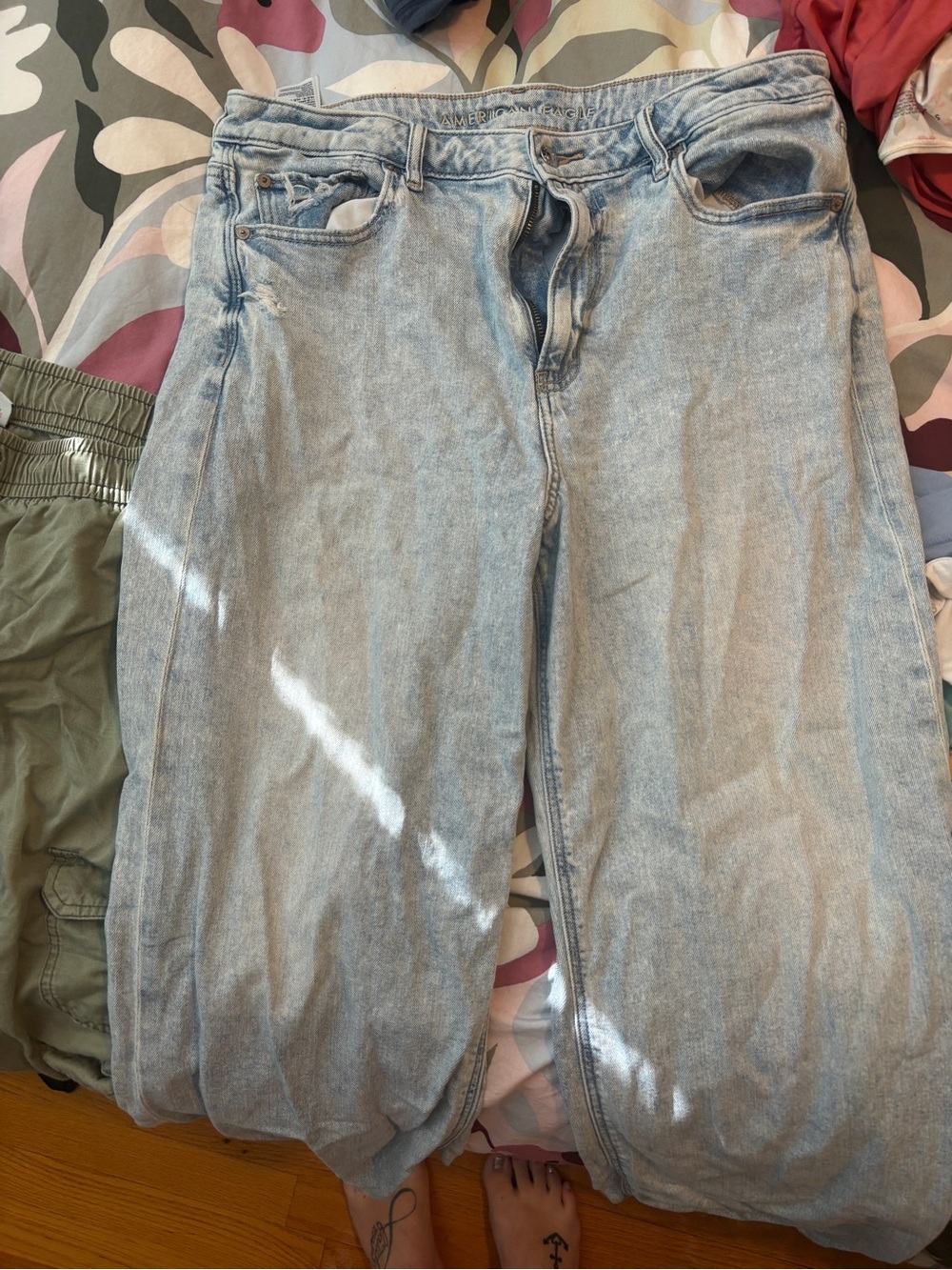 American Eagle Super High Rise Baggy Wide Leg Jean